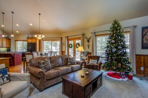 House, 4 Bedrooms | Living room