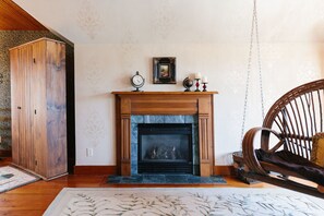 Luxury Single Room | Individually decorated, individually furnished, desk, soundproofing