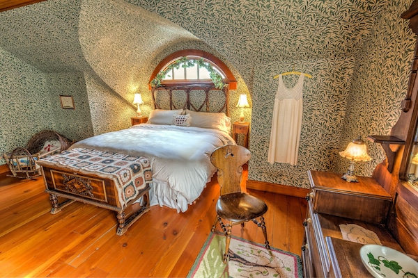Luxury Single Room