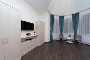 Deluxe Double Room, 1 King Bed