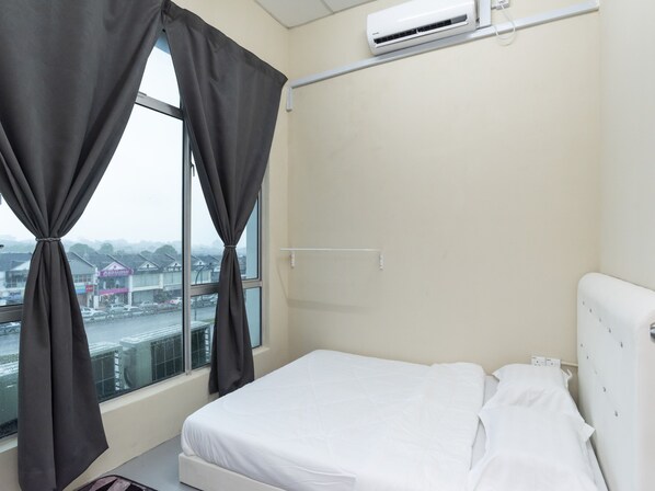 Standard Double Room | Free WiFi, bed sheets