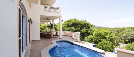 Kolam renang outdoor