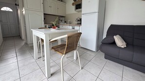 Unclassified image, 4 of 17, button - House near Natu and Roquille. Swimming pool. Air conditioning. WIFI. Parking. Terrace. (Agde)