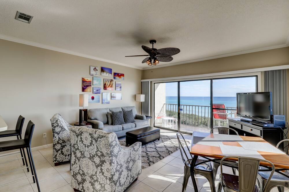 Beachfront Corner Condo w\/ Free WiFi, Stunning Gulf View, & a Shared Pool