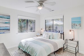 4 bedrooms, iron/ironing board, WiFi, bed sheets