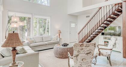 Koiraystävällinen koti w / suljetulla pihalla, uima-altaan reunalla ja yksityinen uima-allas