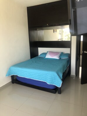 2 chambres, fer et planche à repasser, Wi-Fi, draps fournis