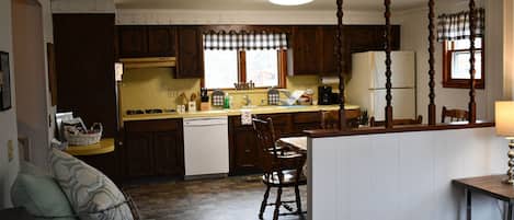 Maison en rangée Confort | Cuisine privée | Réfrigérateur grande capacité avec congélateur, four à micro-ondes