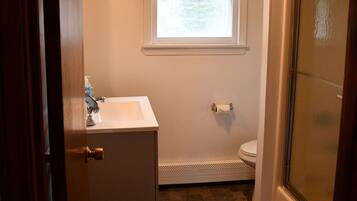 Residenza Comfort | Bagno | Doccia, set di cortesia gratuito, asciugacapelli, asciugamani
