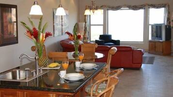 Luxury Villa, 3 Bedrooms, Private Pool, Ocean View | In-room dining