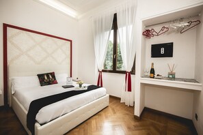 2 bedrooms, desk, iron/ironing board, travel cot