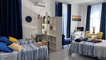 3 bedrooms, desk, iron/ironing board, travel crib