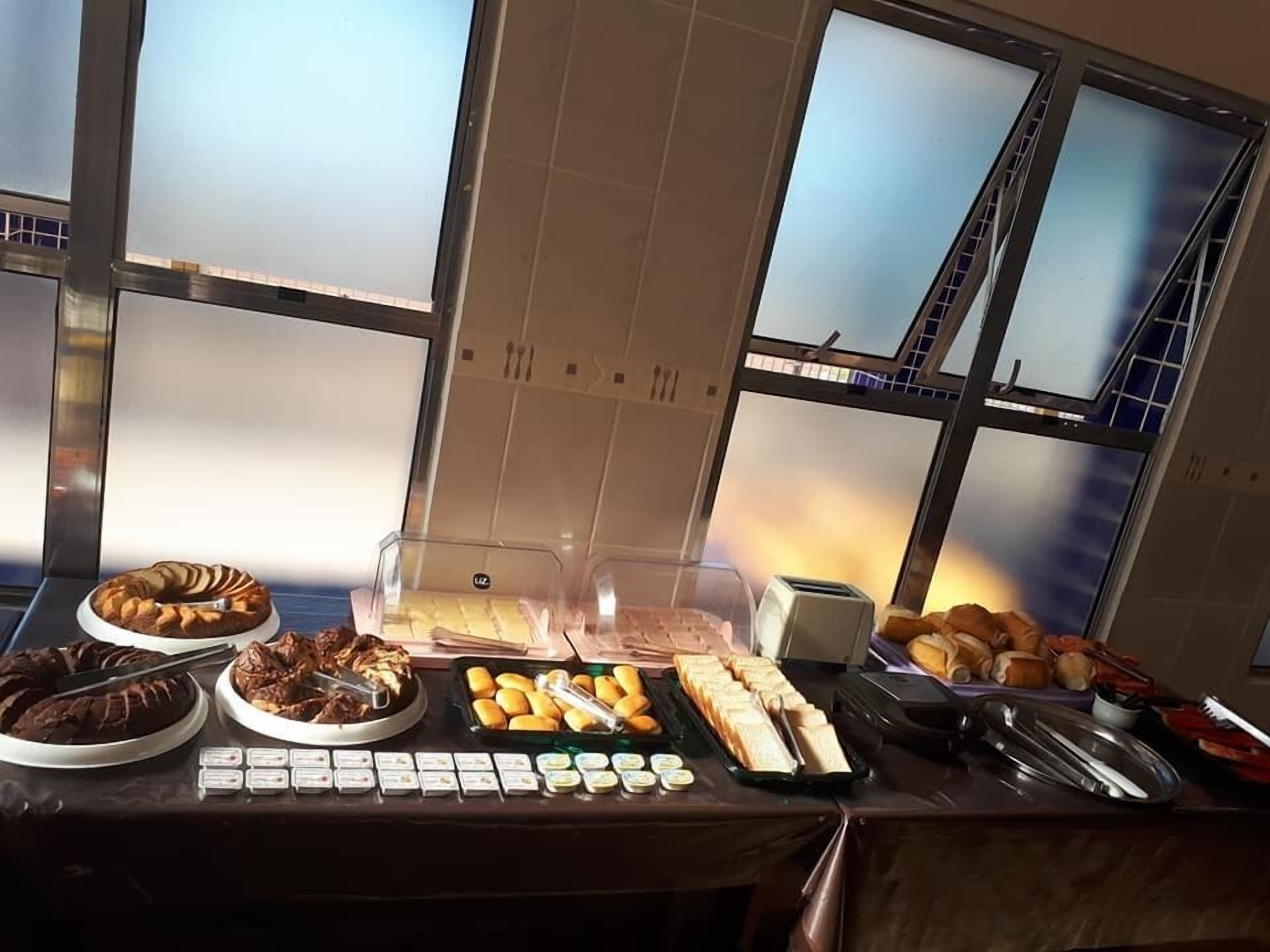 Desayuno bufé gratuito y diario