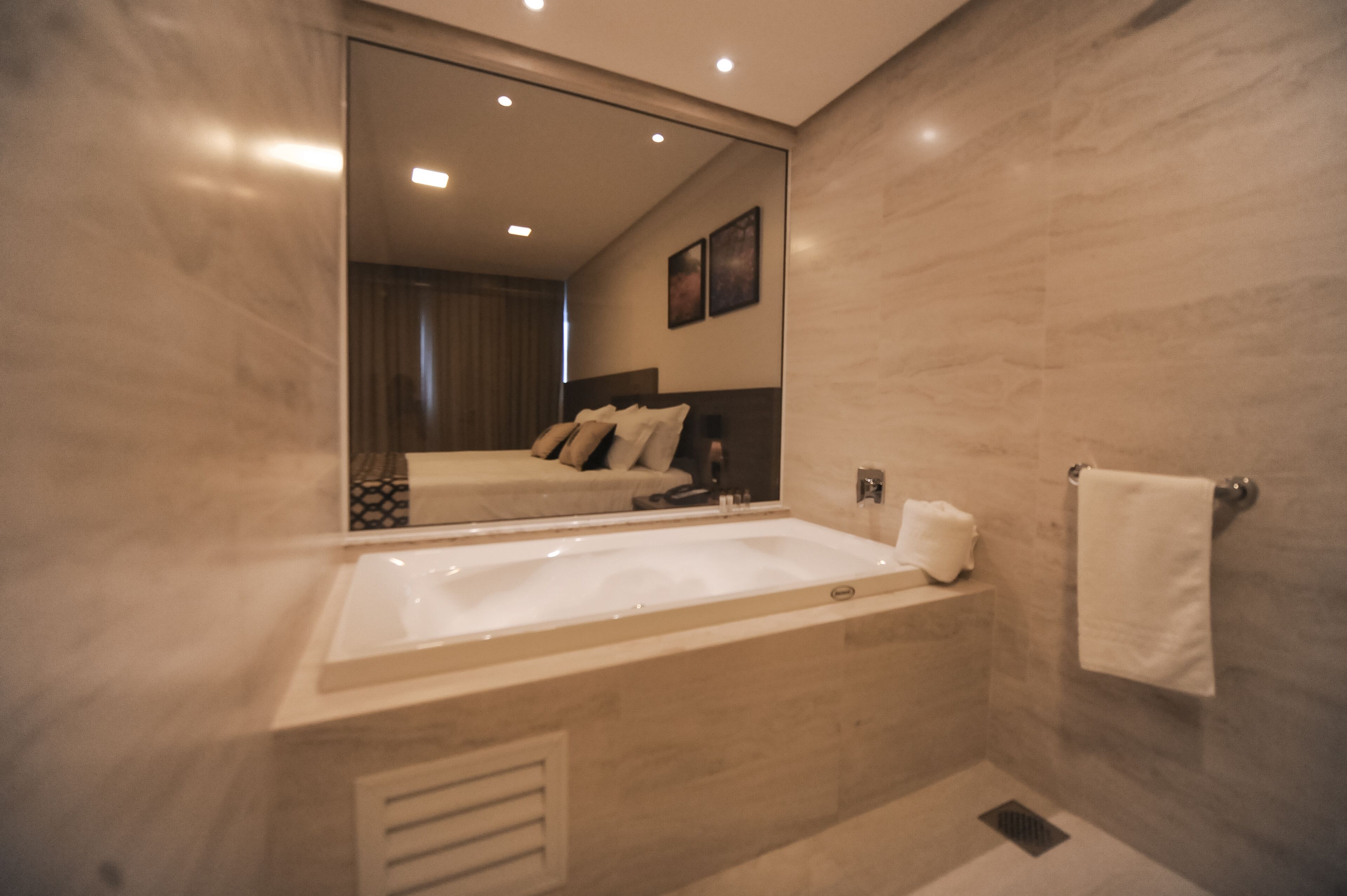 deluxe suite | 1 bedroom, hypo-allergenic bedding, minibar, in-room safe