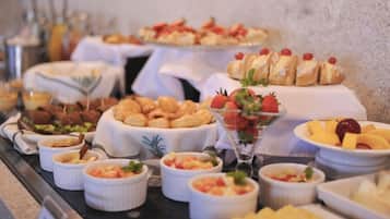 Free daily buffet breakfast