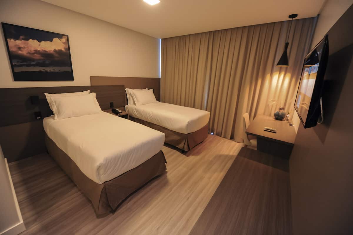 1 bedroom, hypo-allergenic bedding, minibar, in-room safe