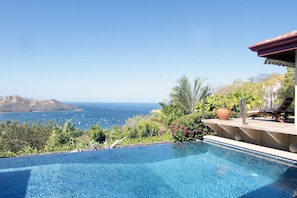 Kolam renang outdoor