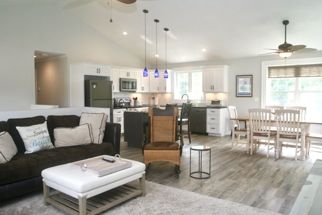 Fabulous Five Bedroom, Walking to Beach