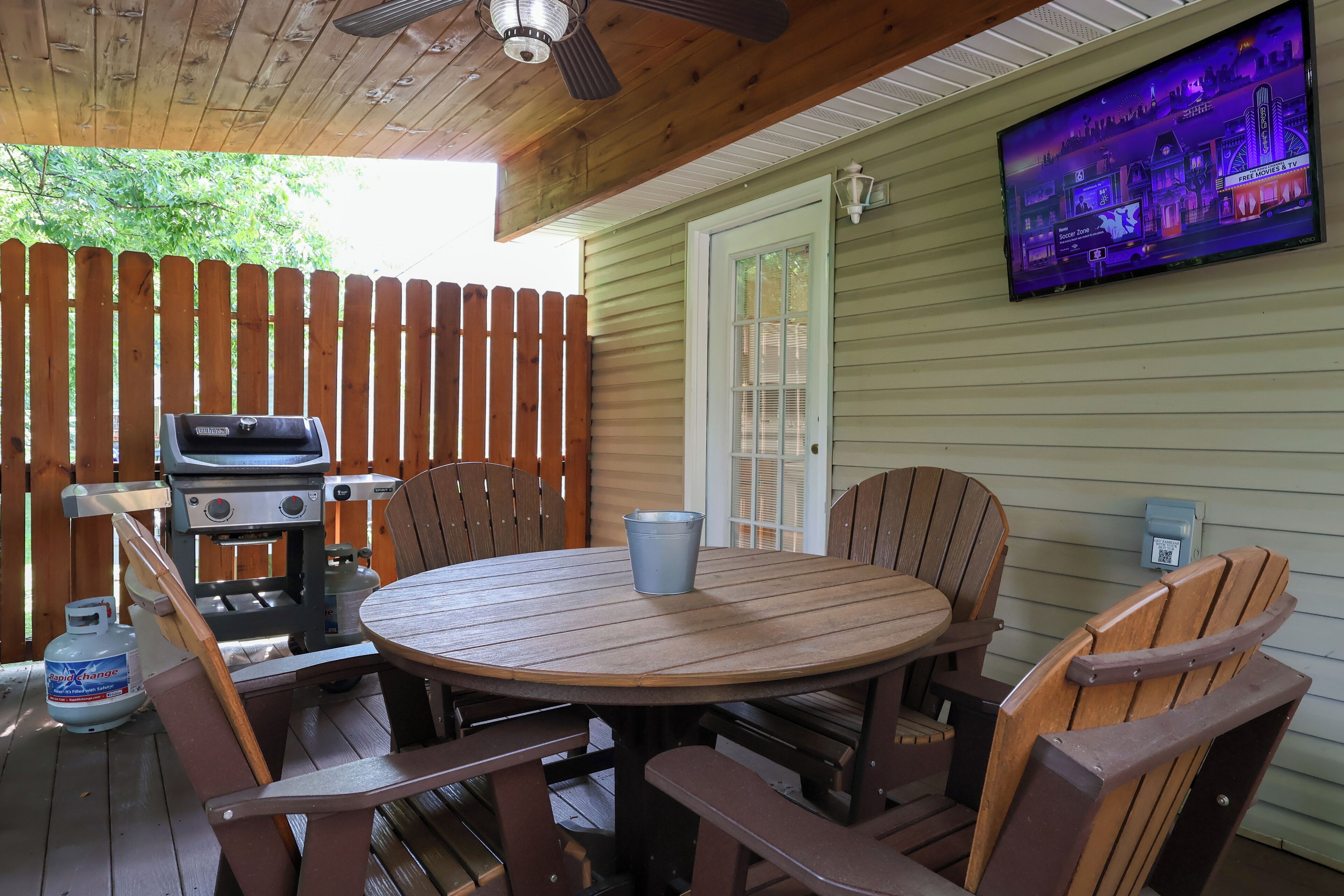 Outdoor dining