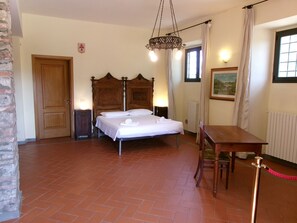 頂級公寓 | 防敏寢具、書桌、手提電腦工作空間、遮光窗簾/窗簾