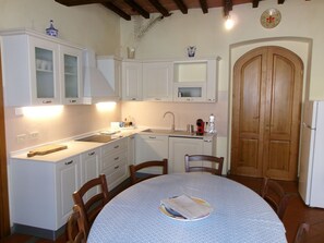 頂級公寓 | 私人廚房 | 大型雪櫃/冰箱、微波爐、爐具、洗碗機