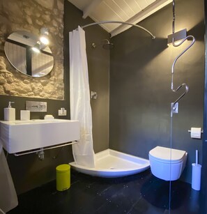 Dusche, Haartrockner, Handtücher, Seife