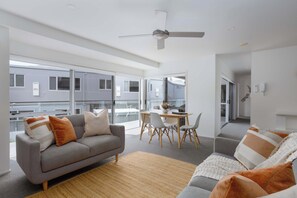 صورة غير مصنفة، 2 من 22، زرّ