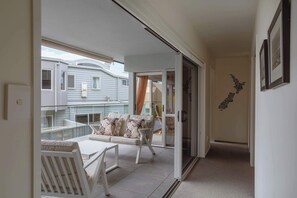 Unclassified image, 3 of 22, button