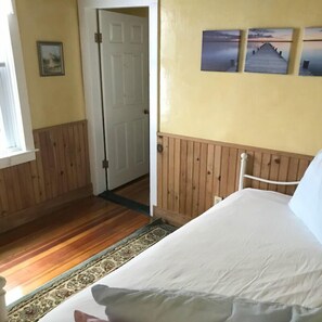 Basic Room | Living area