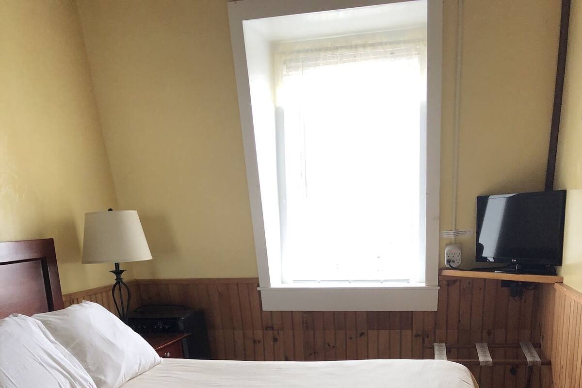 Chambre Double | Fer et planche à repasser, décoration personnalisée