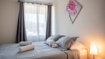 2 bedrooms, individually decorated, individually furnished