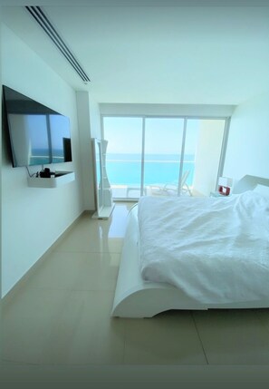 Edredons de pluma, cortinas blackout, ferros/tábuas de passar roupa