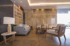 Lobby sitting area - H2 Condominio Cartagena (Cartagena)