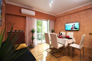 Dining - Best location New apartment in Acropolis (Athina)