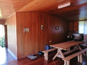 Living area - Sofi's Hostel Monteverde (Sierra)