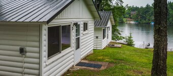 Wooded Lakeside Cottage ,Fishing, Snowmobiling, Hunting, Boats, Hot Tub
