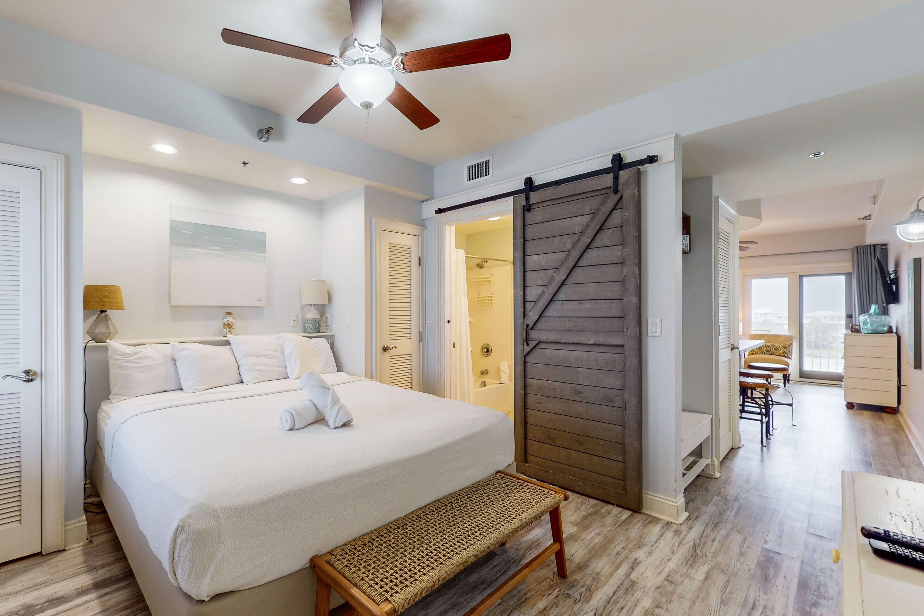 Bügeleisen/Bügelbrett, Internetzugang, Bettwäsche