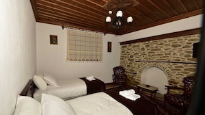 Unclassified image, 2 of 16, button - Birgi doktorun yeri (Odemis)
