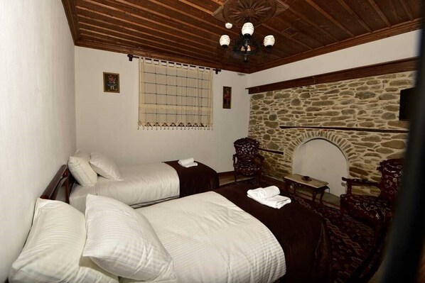 Chambre avec lits jumeaux | Coffres-forts dans les chambres, fer et planche à repasser