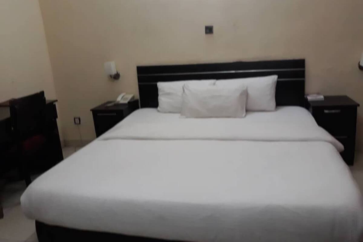 Habitación estándar | Escritorio, espacio para trabajar con laptop y cortinas blackout