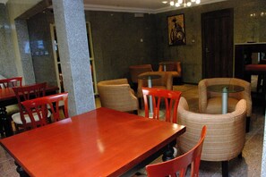 Breakfast, lunch and dinner served - Class Suites (Lagos)