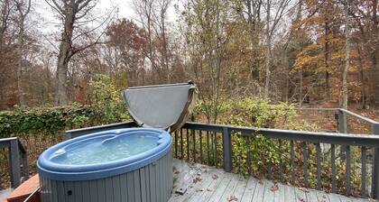 Comfortable house with a private hot tub in Poconos