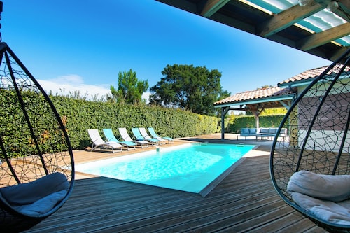 Villa with a pool for 8 people in Moliets et Maa