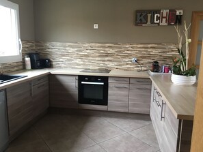 Fridge, microwave, oven, stovetop - Villa with swimming pool for 8 people in Moliets et Maa (Moliets-et-Maa)
