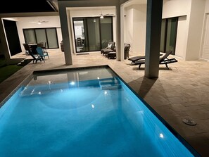 Outdoor pool, a heated pool - New Contemporary Island Retreat walking distance to Beach, Restaurants and Parks (Marco Island)