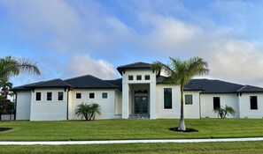 Exterior - New Contemporary Island Retreat walking distance to Beach, Restaurants and Parks (Marco Island)