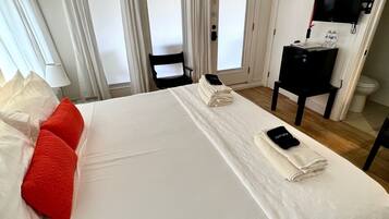 1 bedroom, premium bedding, free WiFi, bed sheets