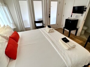 1 bedroom, premium bedding, free WiFi, bed sheets