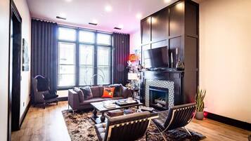 Smart TV, books, stereo