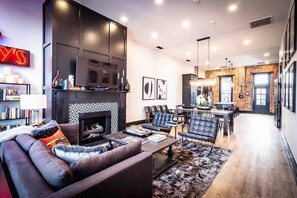 Smart TV, books, stereo - The Dim Light: Downtown Paducah (Paducah)